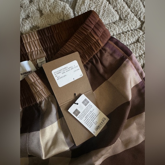 SILK CHECK BURBERRY SHORTS WOMENS Size 2 US - Picture 7 of 11